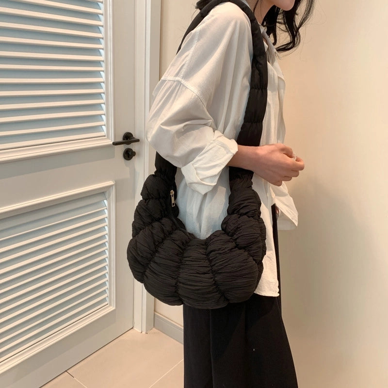 Women's Medium Nylon Solid Color Streetwear Zipper Cloud Shape Bag