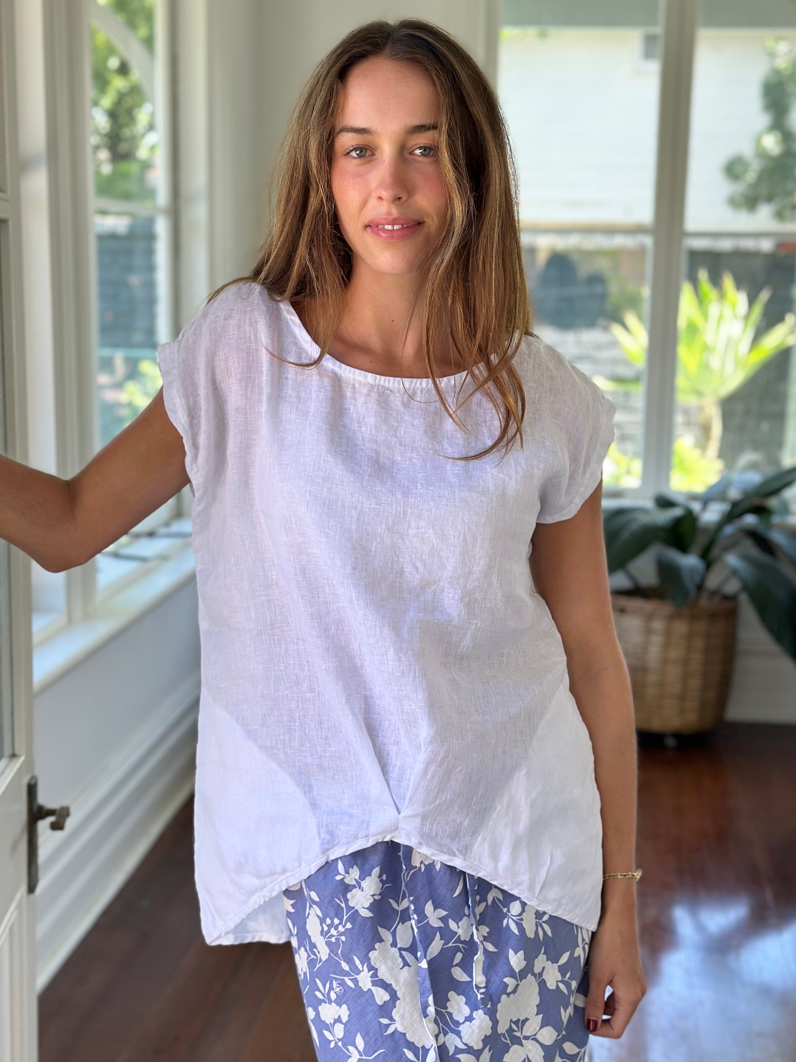 sarah top-white linen