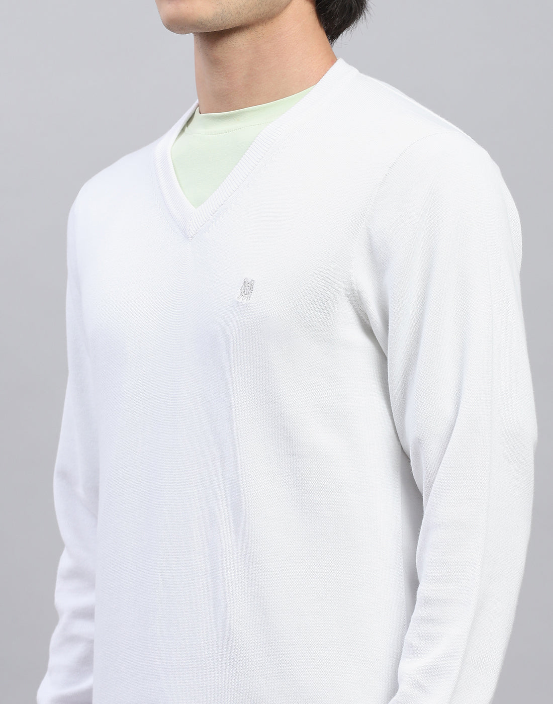 Men White Solid V Neck Full Sleeve Pullover