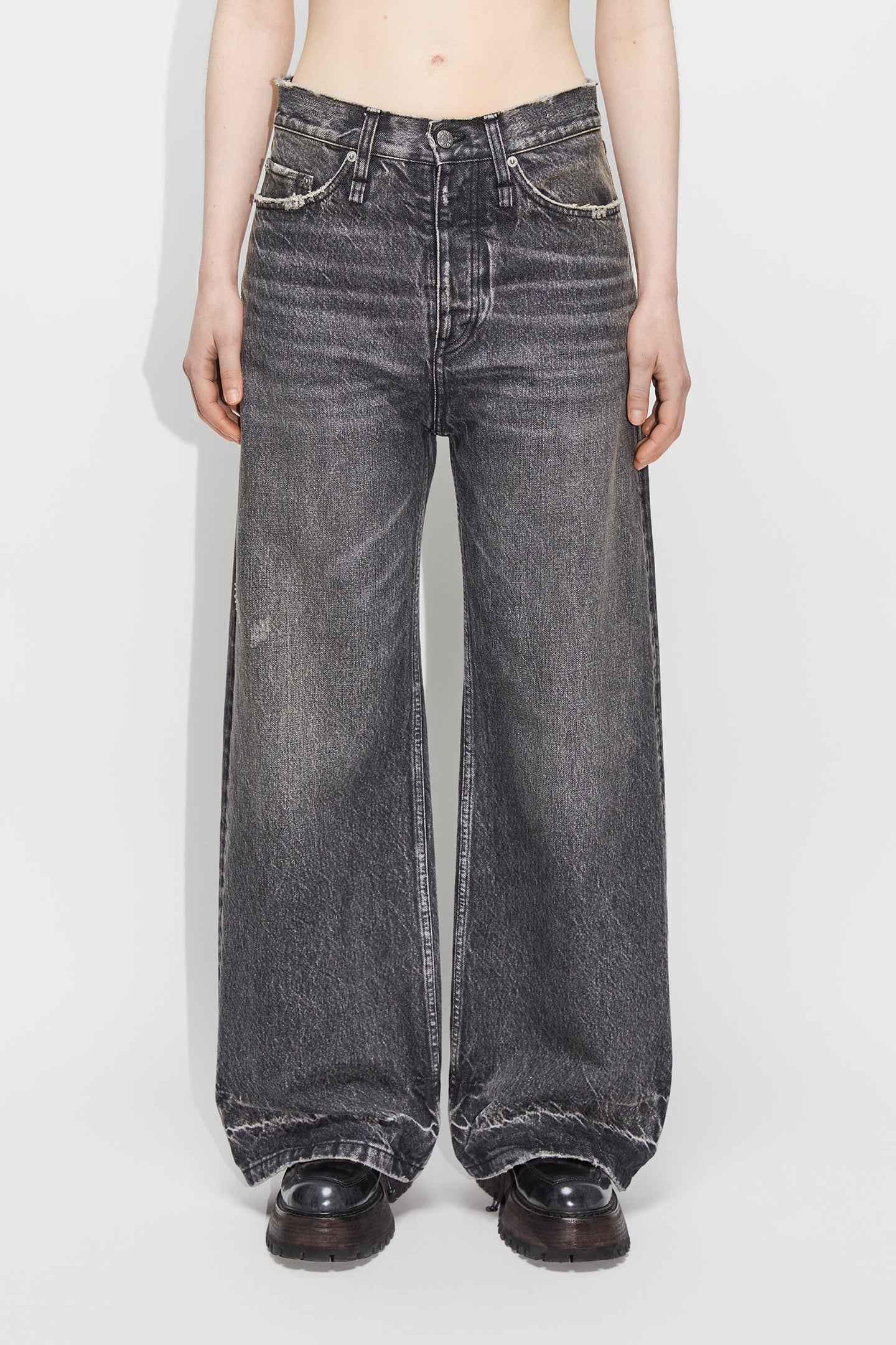 Wide-leg Jeans