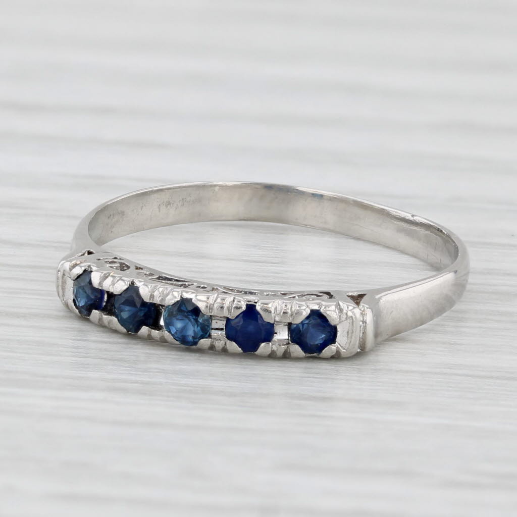 Vintage 0.27ctw Blue Sapphire Stackable Ring 750 Platinum Wedding Band Sz 6.75-7