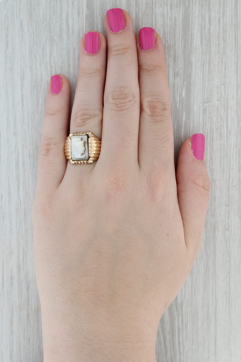 Mother of Pearl Cameo Ring 10k Yellow Gold Size 9.75