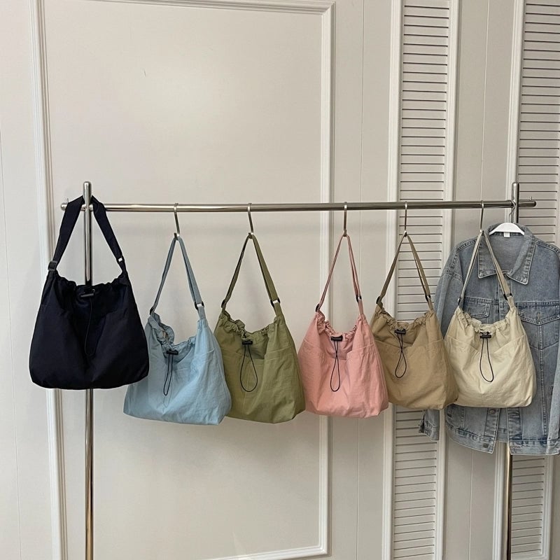 Women's Medium Cloth Solid Color Basic Classic Style Square Zipper Shoulder Bag