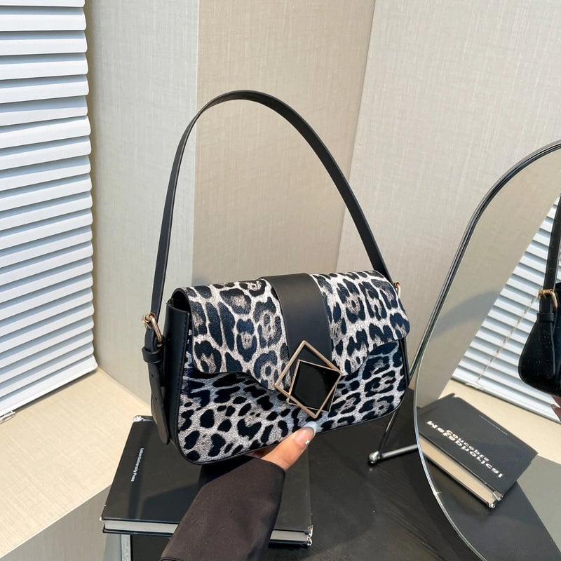 Women's Pu Leather Leopard Streetwear Square Magnetic Buckle Underarm Bag