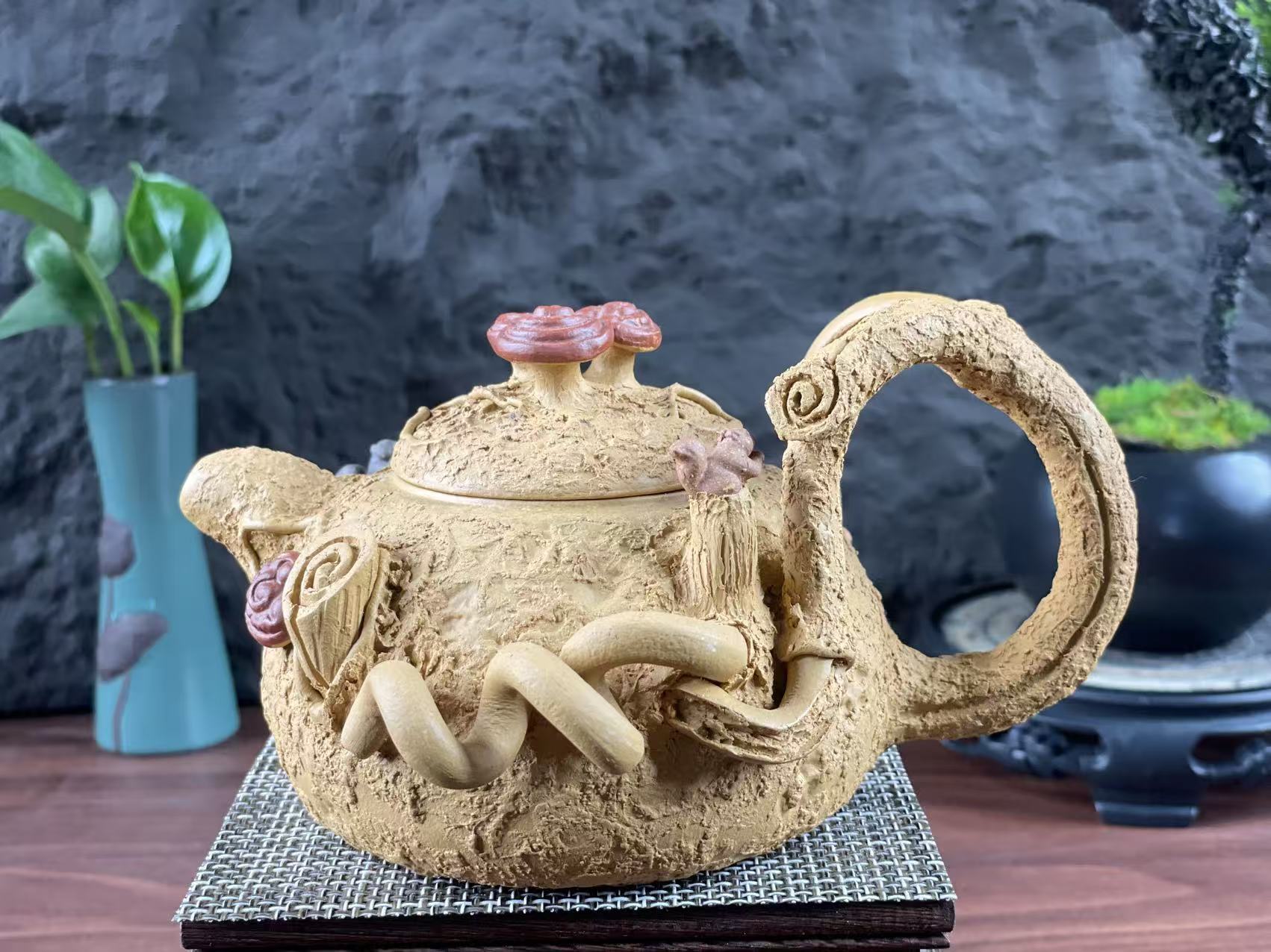 Yixing purple clay teapot with handle