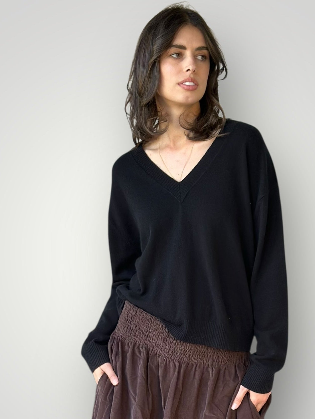 mavis v neck knit- -black cashmere