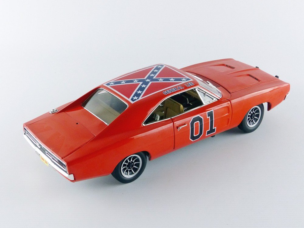 Cooter’s Garage 1969 Dodge Charger with General Lee 1:18 Scale