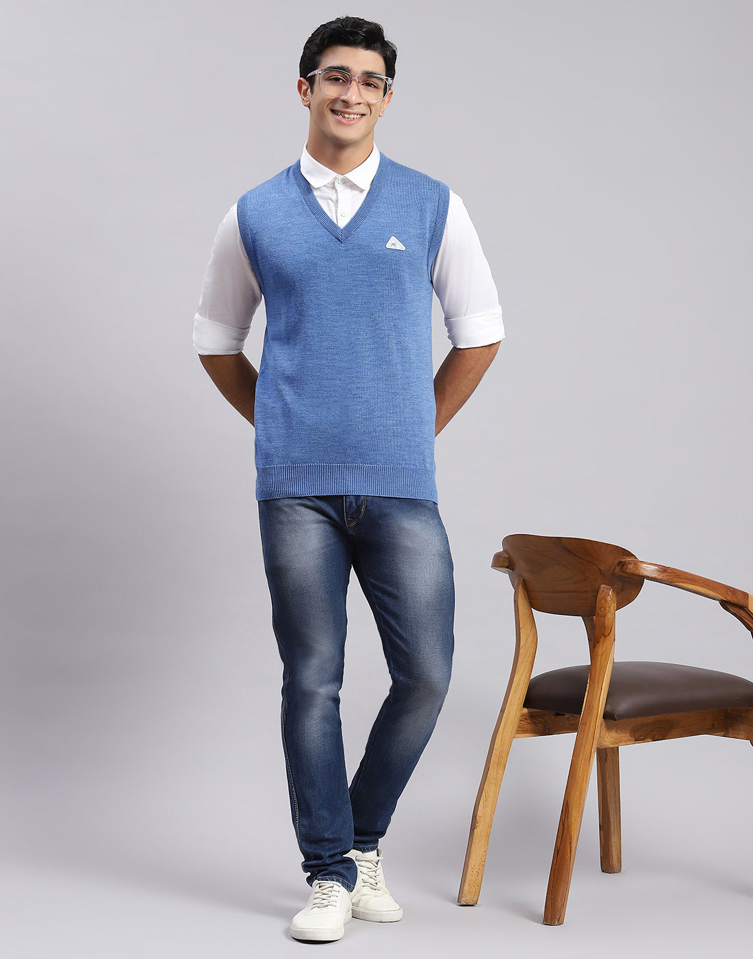 Men Blue Solid V Neck Sleeveless Sweater