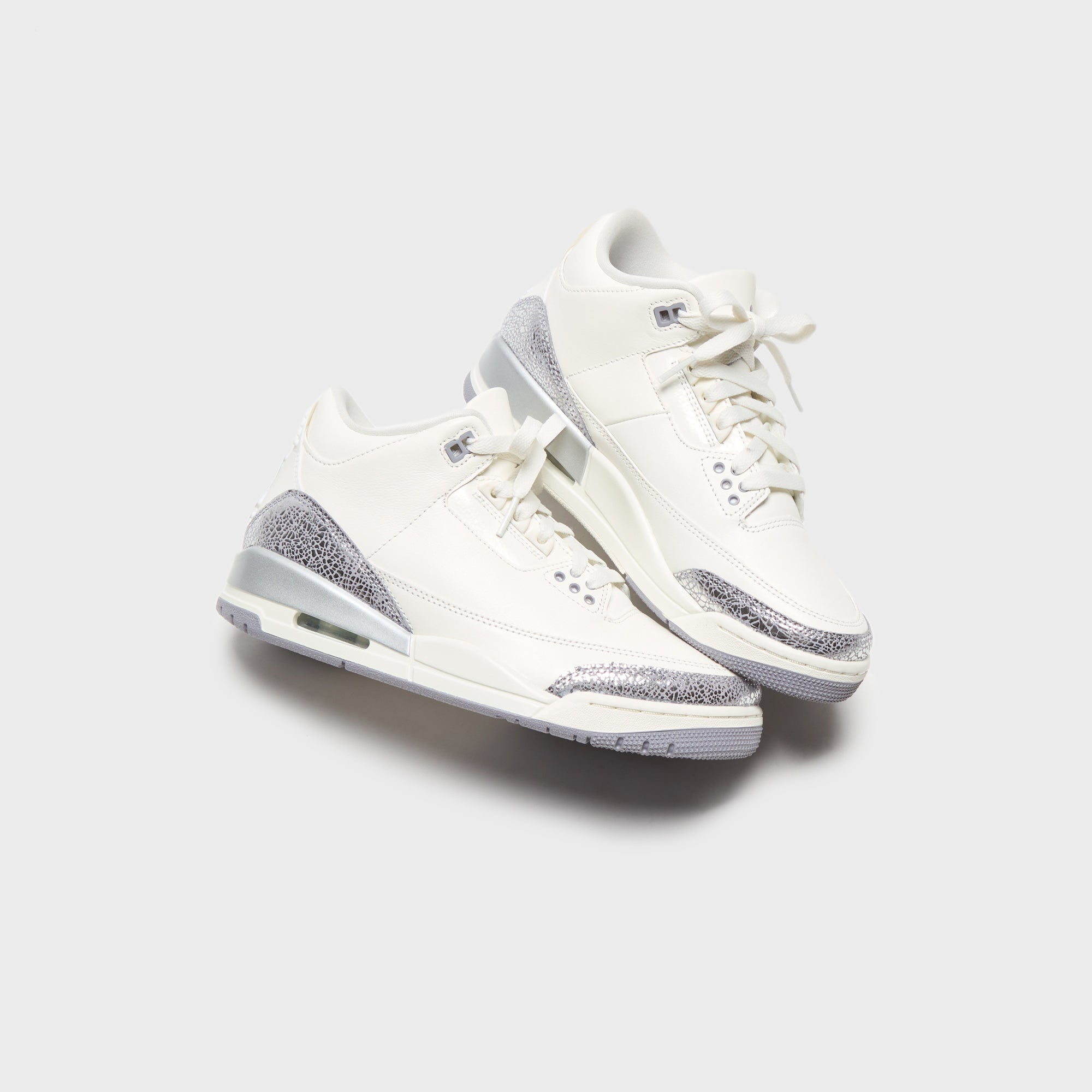 Nike WMNS Air Jordan 3 Retro - Sail / Cement Grey / Metallic Silver