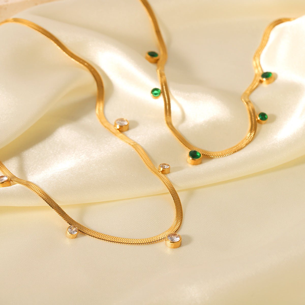 Ins18K Gold Stainless Steel Snake Bone Chain Inlaid With Round Zircon Necklace Female Niche Titanium Steel Clavicle Chain