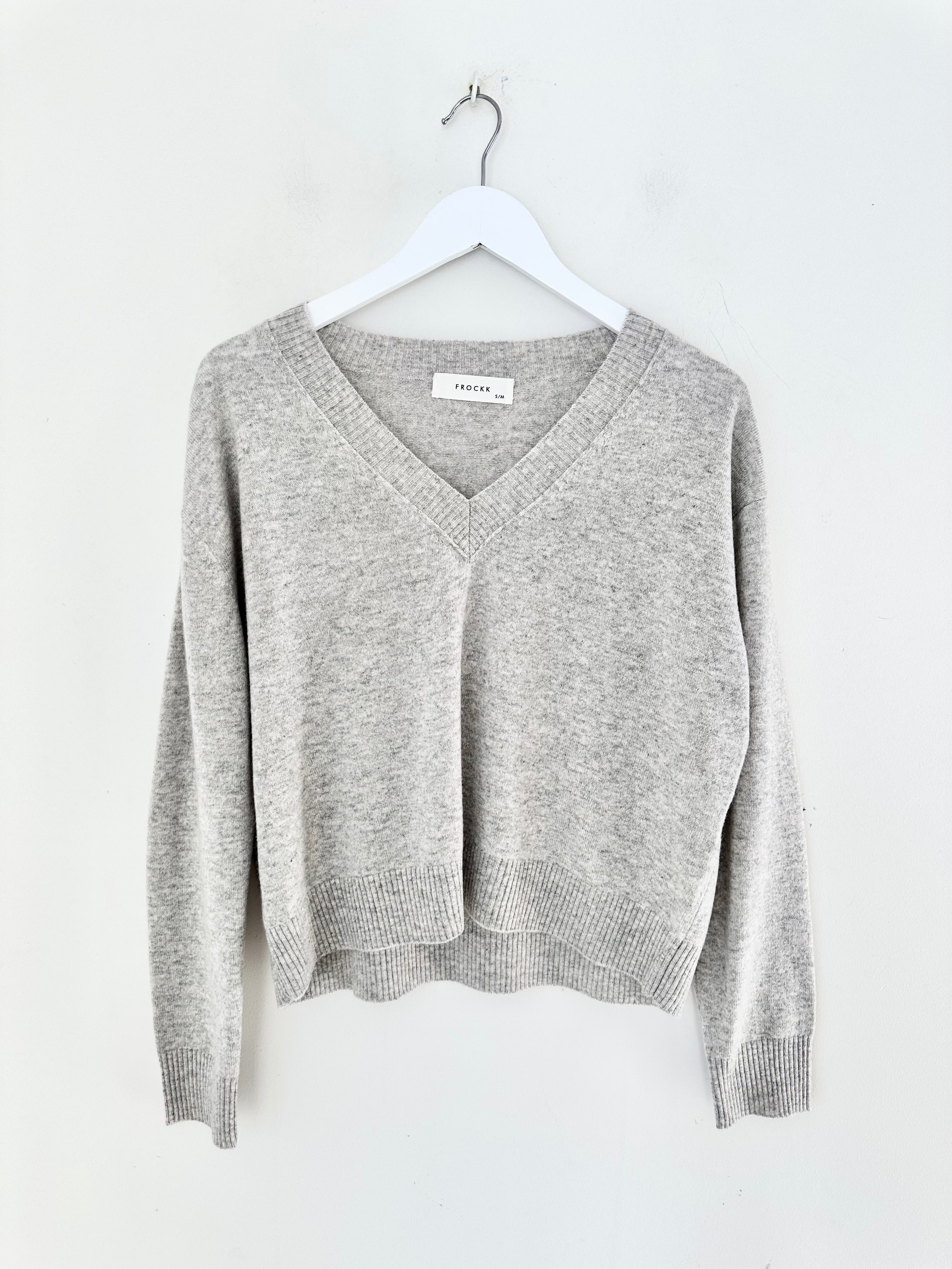 mavis  v neck knit-light grey marle cashmere