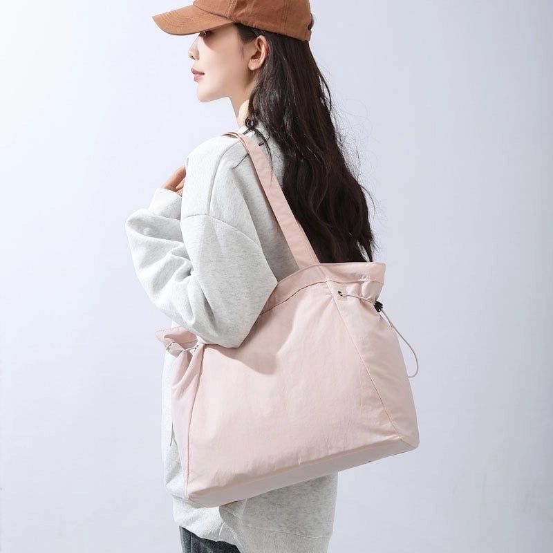 Women's Medium Nylon Solid Color Basic Classic Style Square Zipper Tote Bag