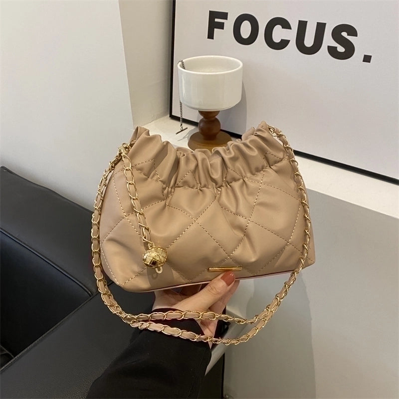 Women's Pu Leather Solid Color Vintage Style Classic Style Magnetic Buckle Shoulder Bag