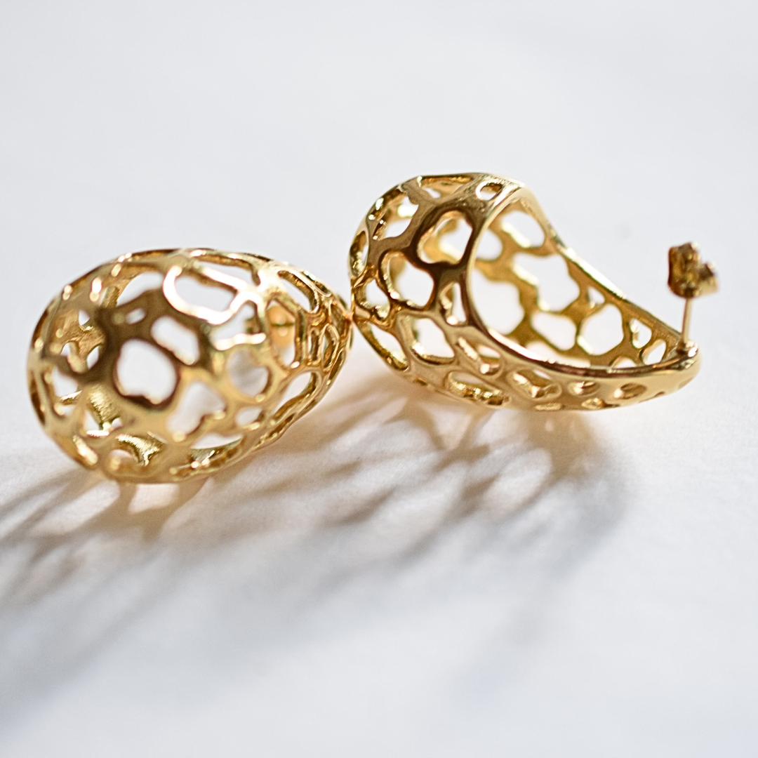 Hollowed tear drop studs - Gold