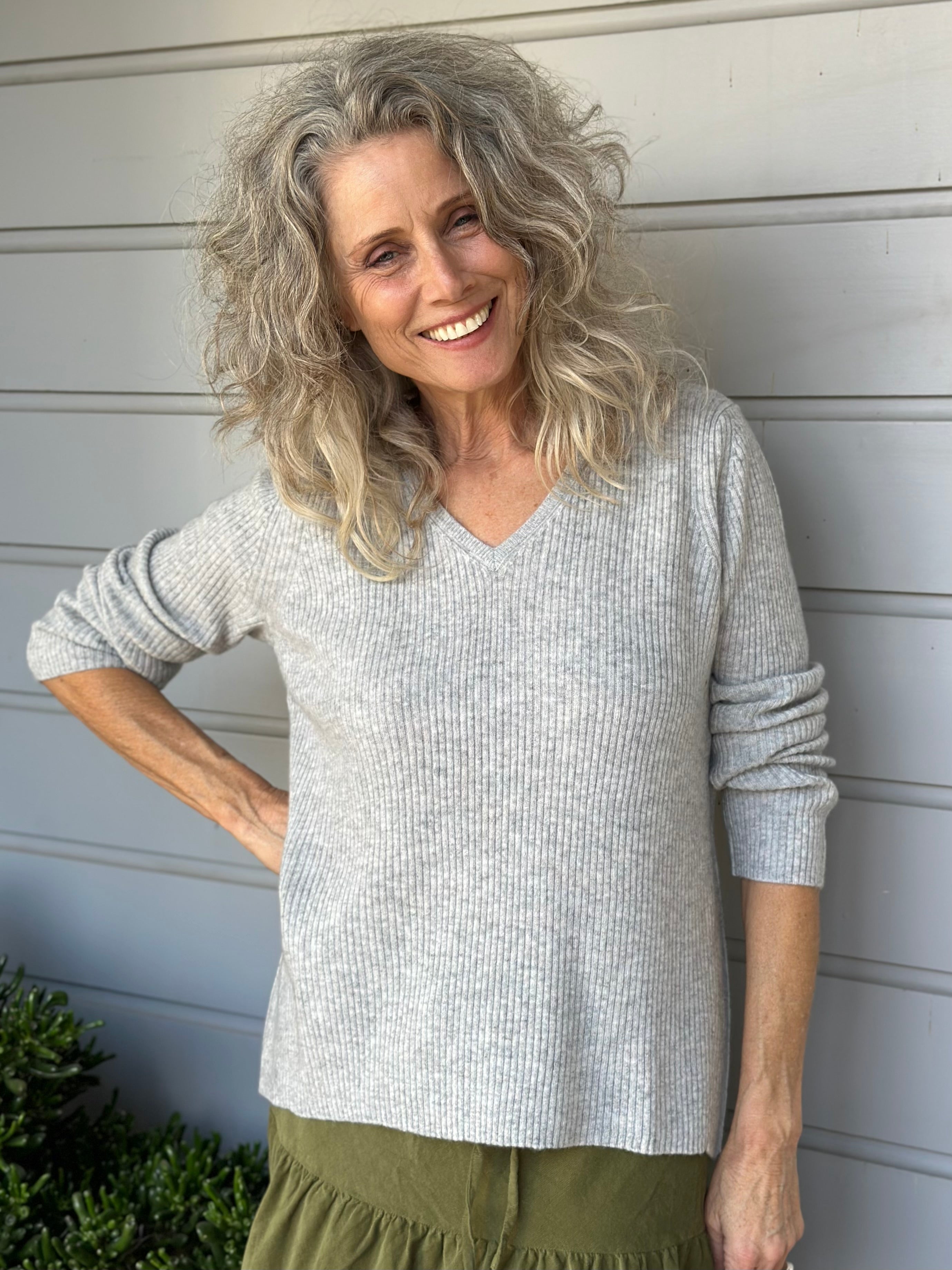 ribbed v neck cashmere -soft grey marle