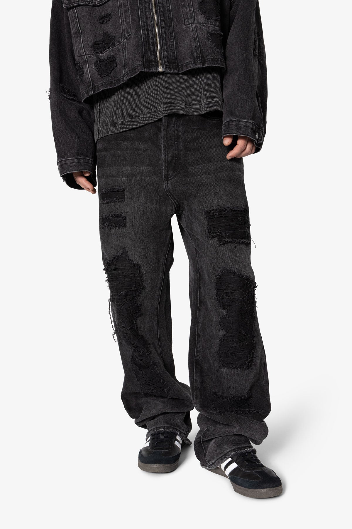 V640 Ultra Ripped Denim - Washed Black