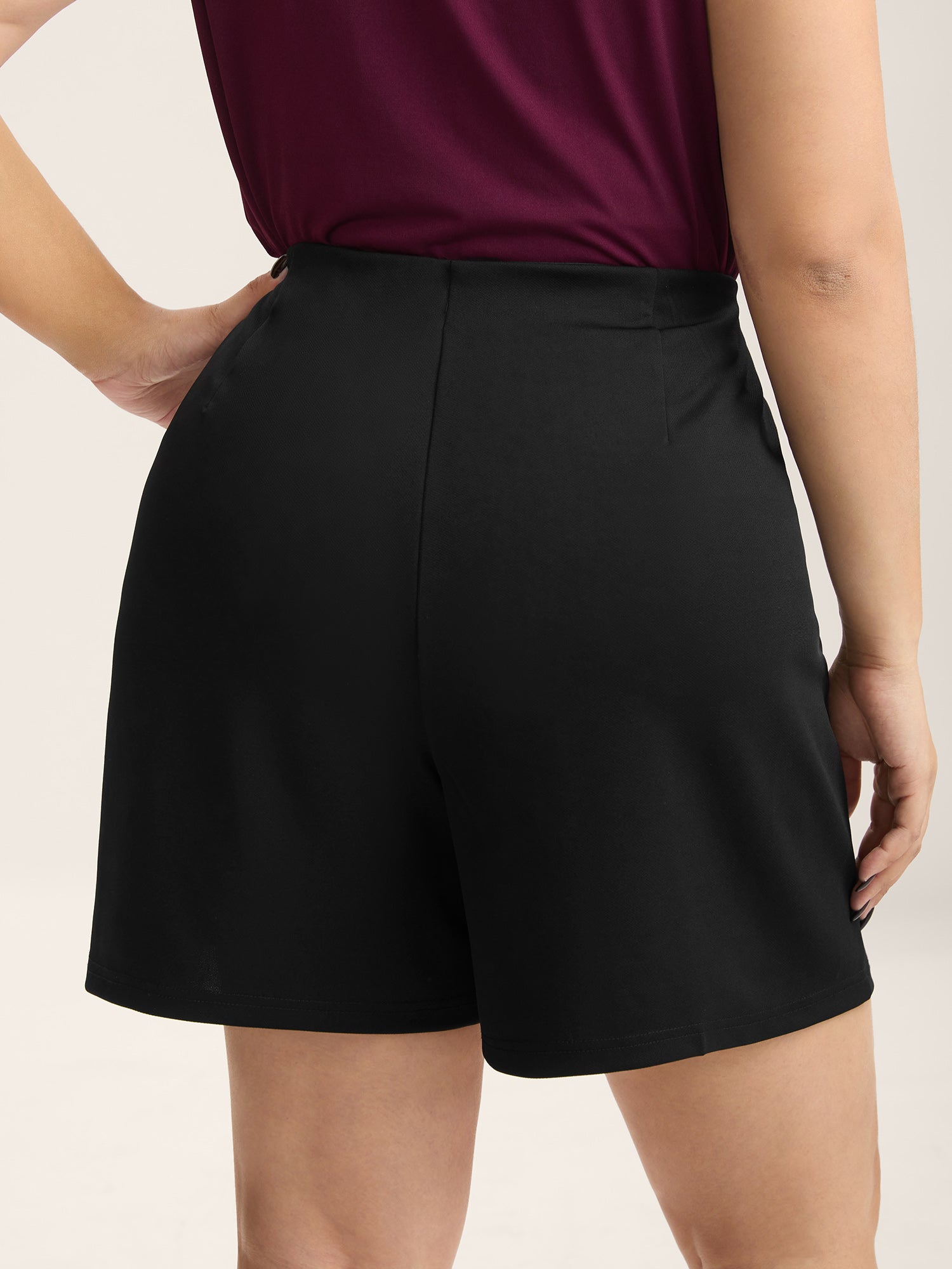 No-Gap Waist Button Detail Straight-Leg Shorts