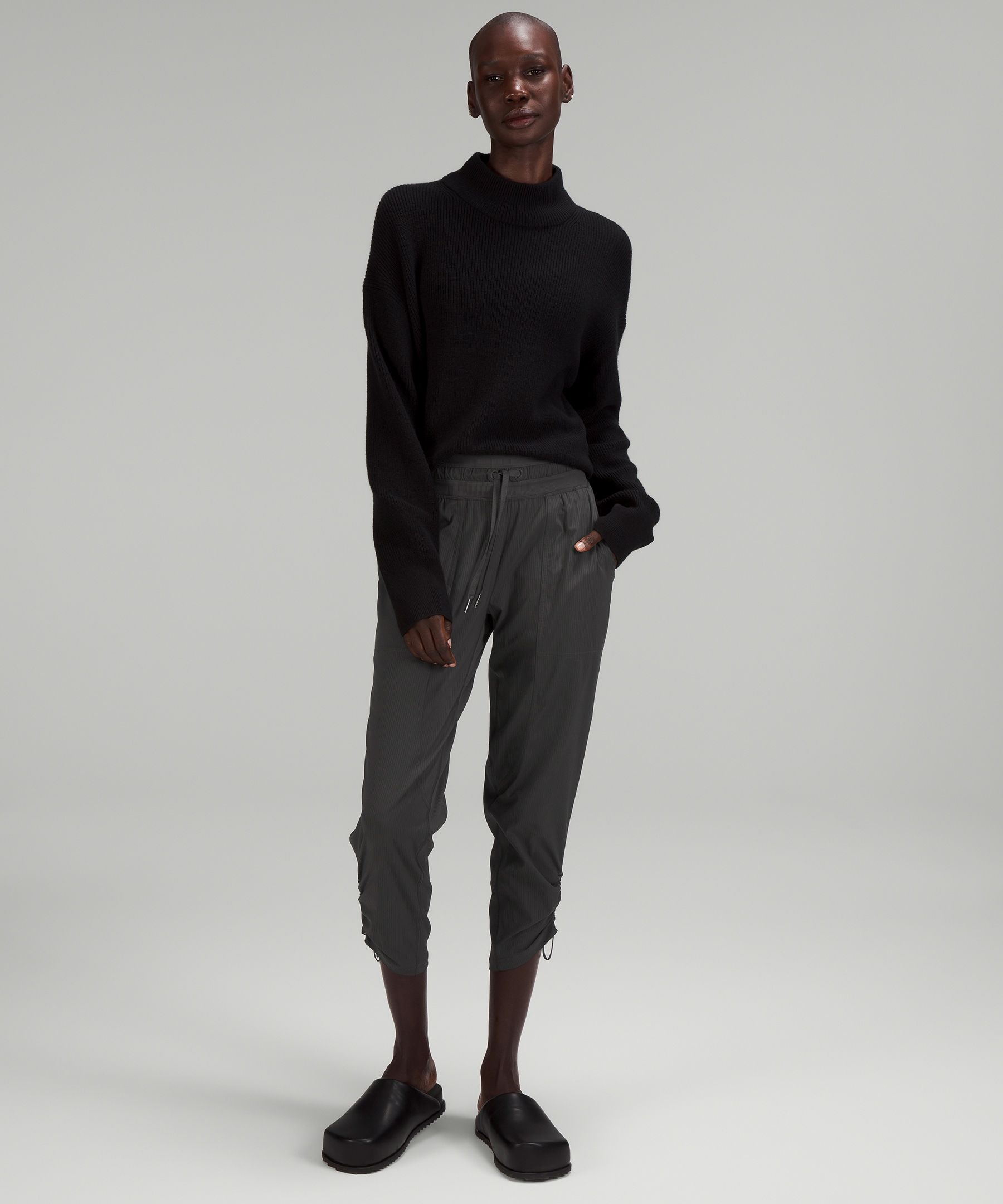 Dance Studio Mid-Rise Cropped Pant