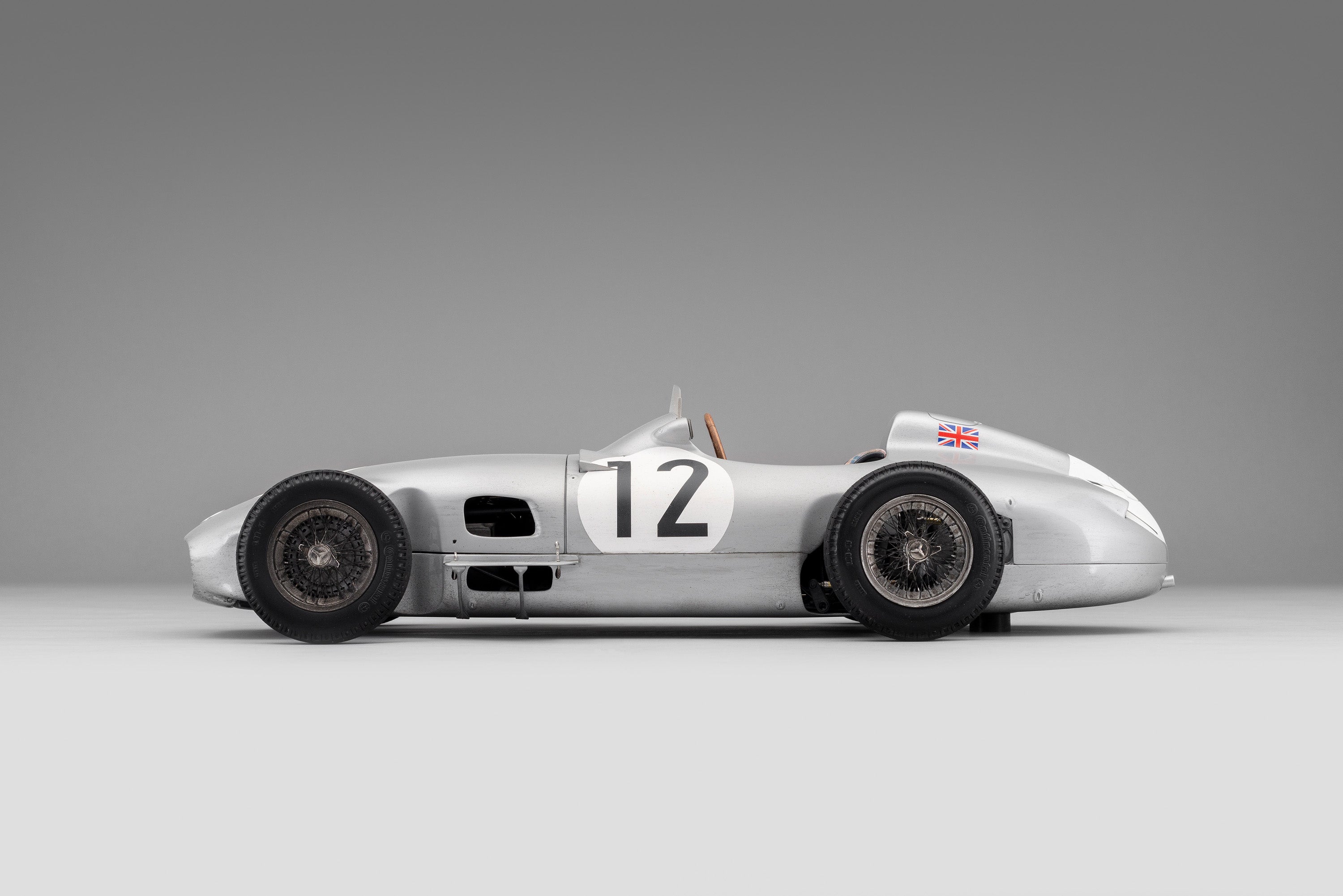 Mercedes-Benz W196 Monoposto - Ganador del GP de Gran Bretaña de 1955 - Moss - Carrera desgastada