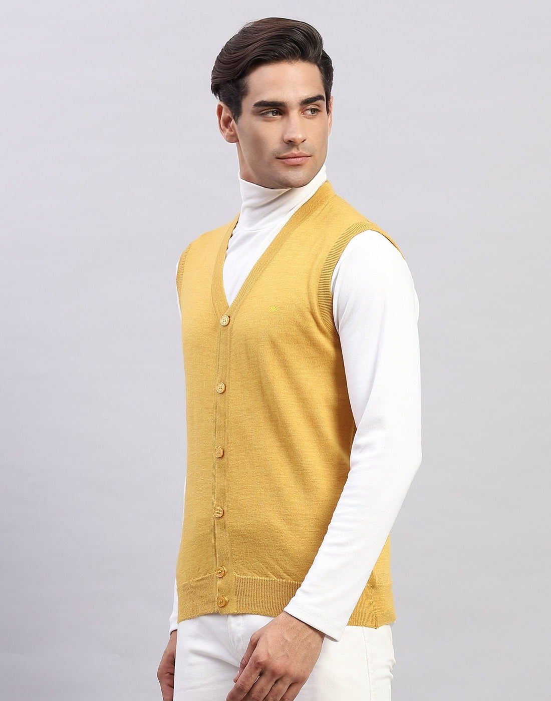 Men Cream Solid V Neck Sleeveless Cardigan