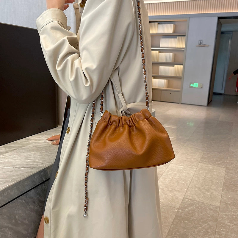 Women's Pu Solid Color Streetwear Sewing Thread Bucket Magnetic Buckle Crossbody Bag