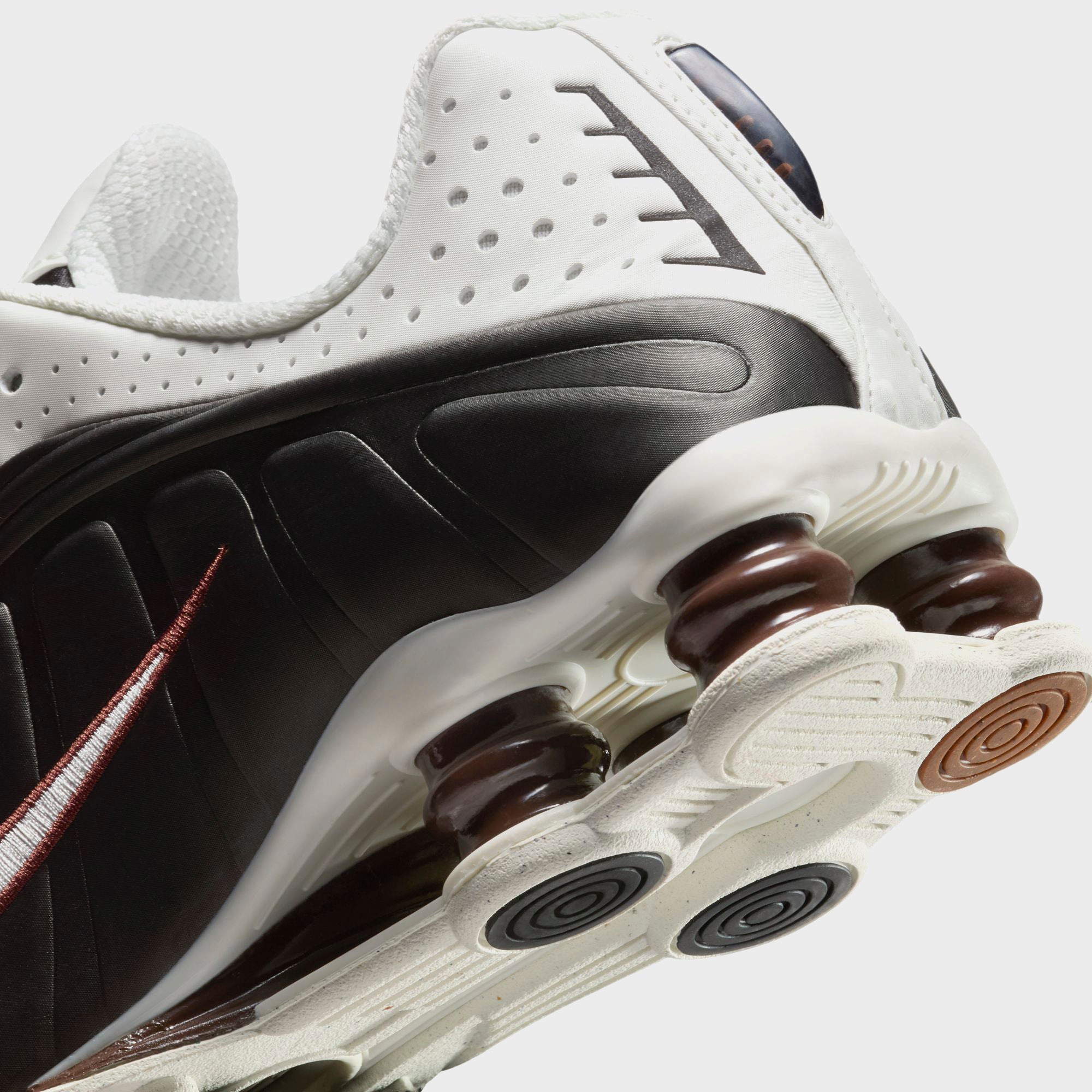 Nike WMNS Shox R4  - Sail / Black / Fauna Brown / Sail