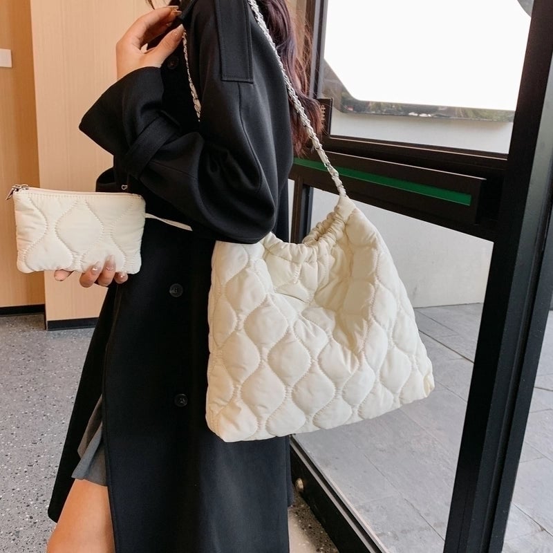 Women's All Seasons Oxford Cloth Lingge Vintage Style Sewing Thread Square Magnetic Buckle Shoulder Bag
