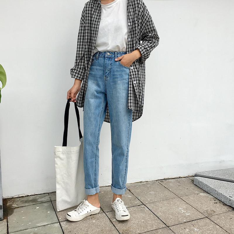 Classic High Waisted 90s Jeans