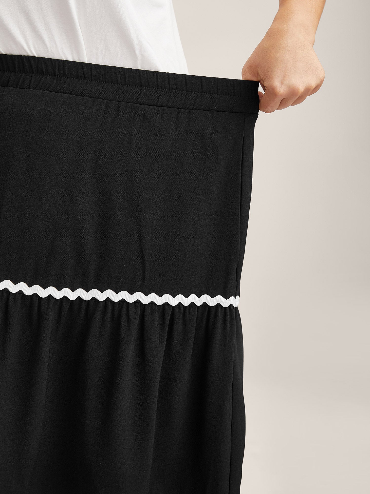 Wavy Lace Trim Tiered Maxi Skirt