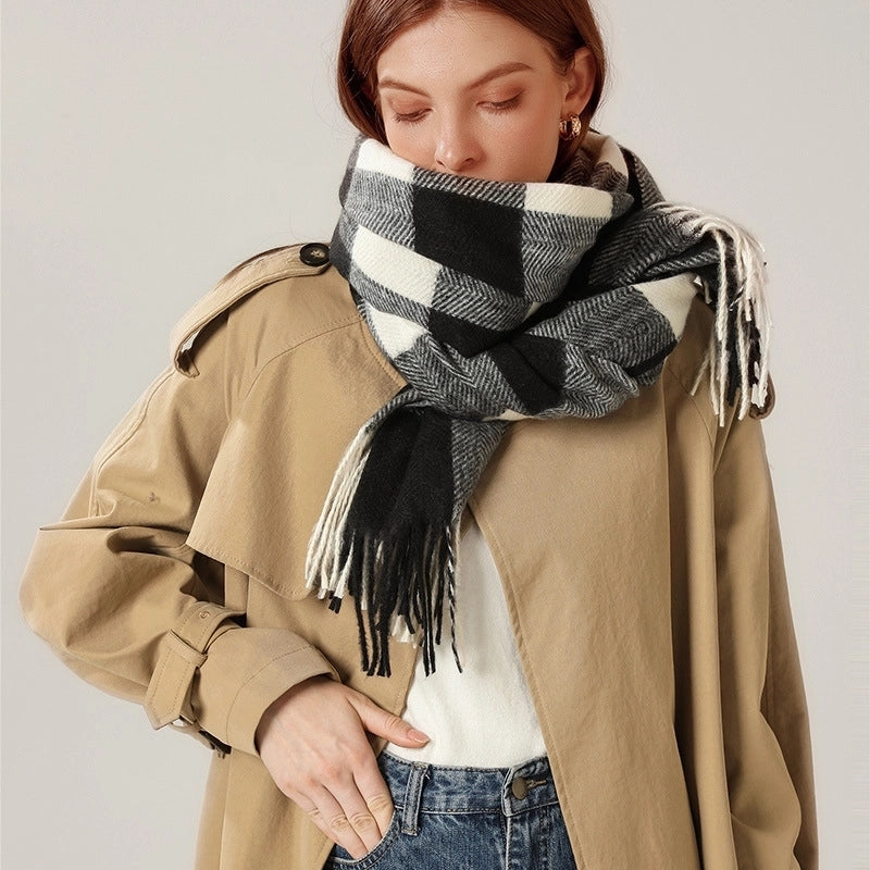 Women's Basic Minimalist Plaid Polyester Scarf