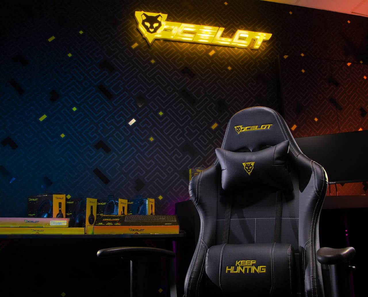 OCELOT GAMING Silla Gamer OGS-01, Base de plástico con descansa Brazos Ajustables y un ángulo de inclinación máxima de 155°, Incluye cojín Lumbar y Cervical - Soporta hasta 150Kg