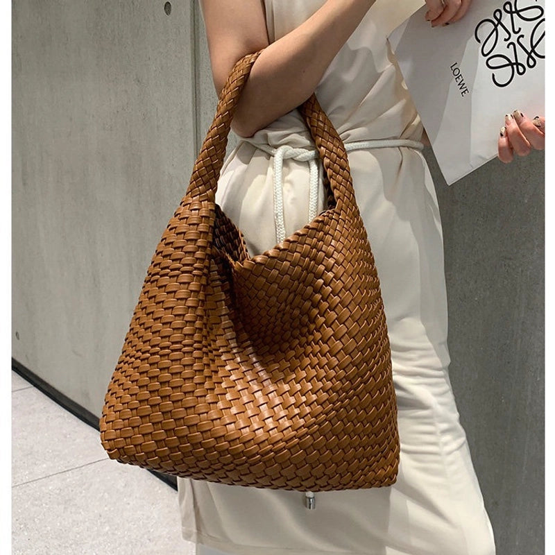 Women's Pu Leather Solid Color Classic Style Weave Bucket Magnetic Buckle Shoulder Bag