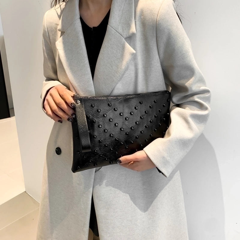Women's Pu Leather Solid Color Classic Style Zipper Envelope Bag