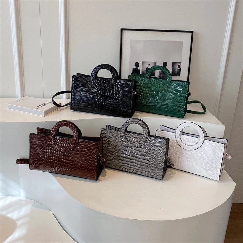 Women's Large Pu Leather Solid Color Crocodile Streetwear Square Zipper Handbag