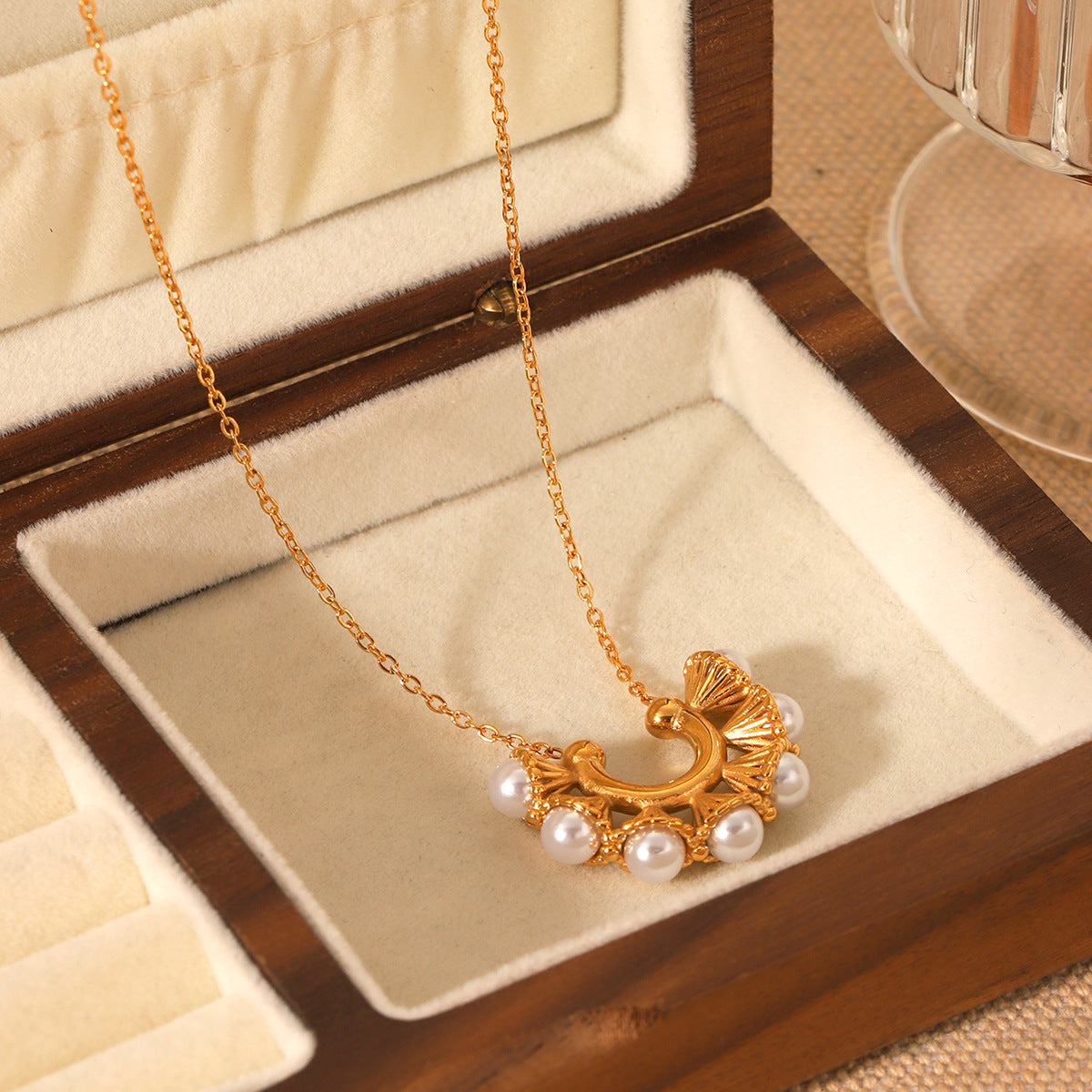 U-Shaped Stainless Steel Trumpet Flower Inlaid Pearl Pendant Necklace Female Niche Design Ins Titanium Steel Clavicle Chain Necklace