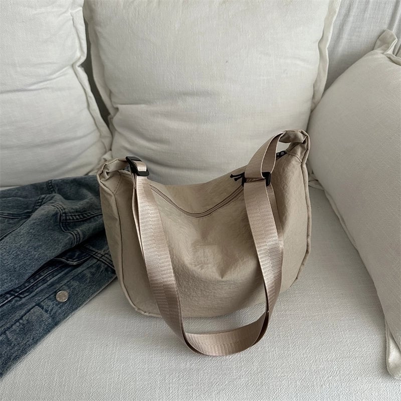 Women's Medium Canvas Solid Color Basic Classic Style Dumpling Shape Zipper Crossbody Bag