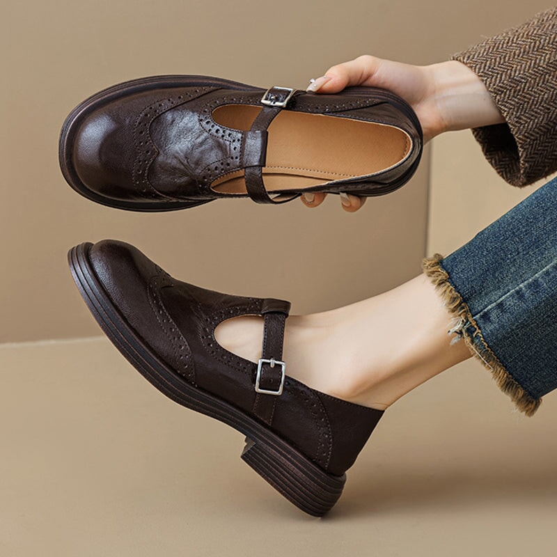 Preppy Style Brogue Carving Sheepskin T Strap Mary Jane in Coffee/Black