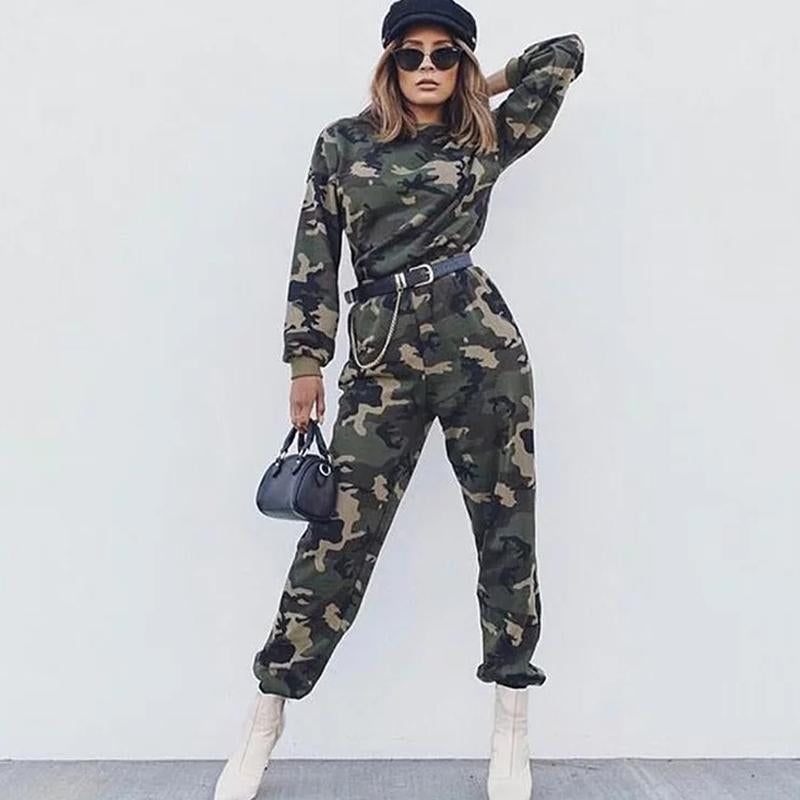 High Waisted Straight Trouser With Chain