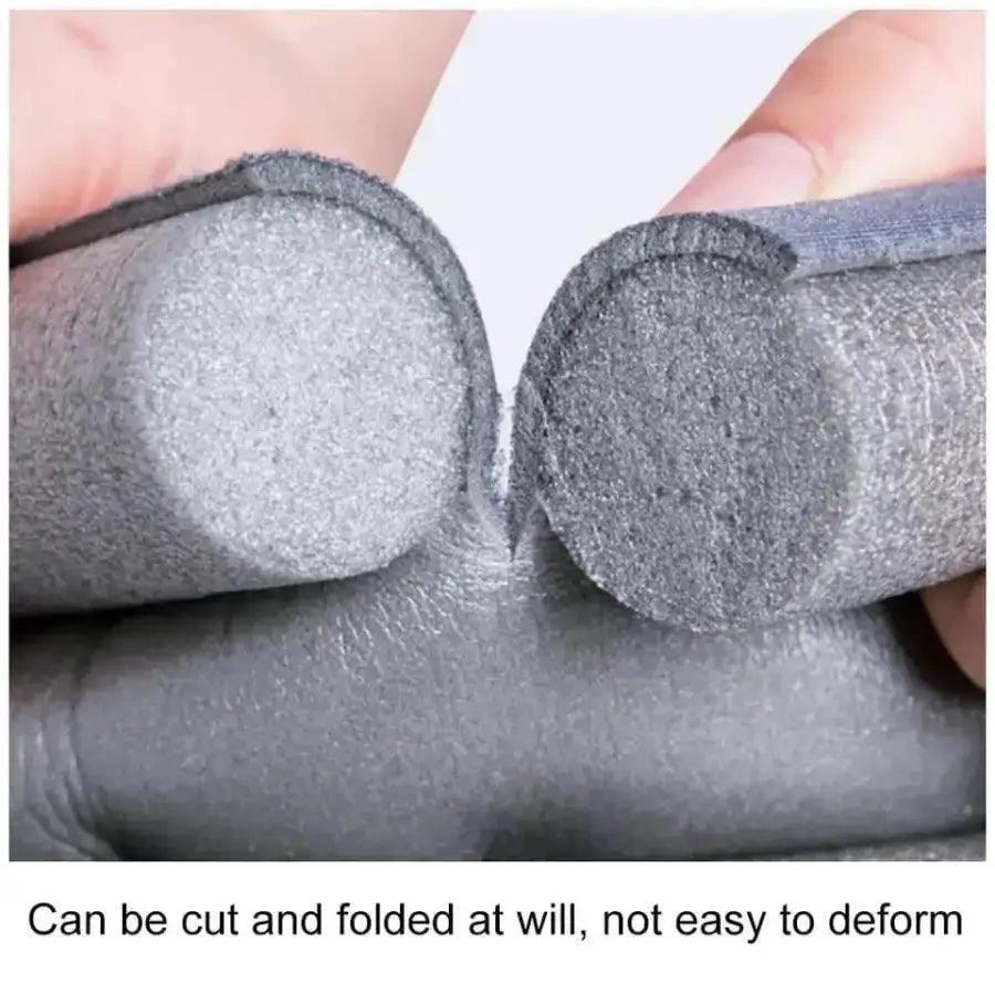 Door bottom sealing strip