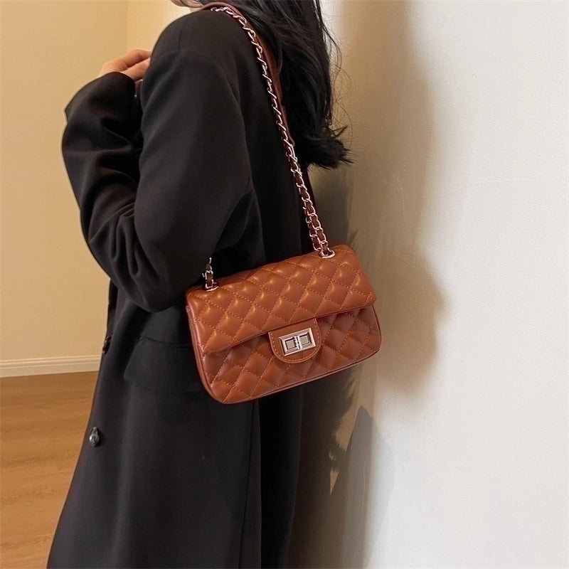 Women's All Seasons Pu Leather Lingge Streetwear Sewing Thread Square Lock Clasp Shoulder Bag