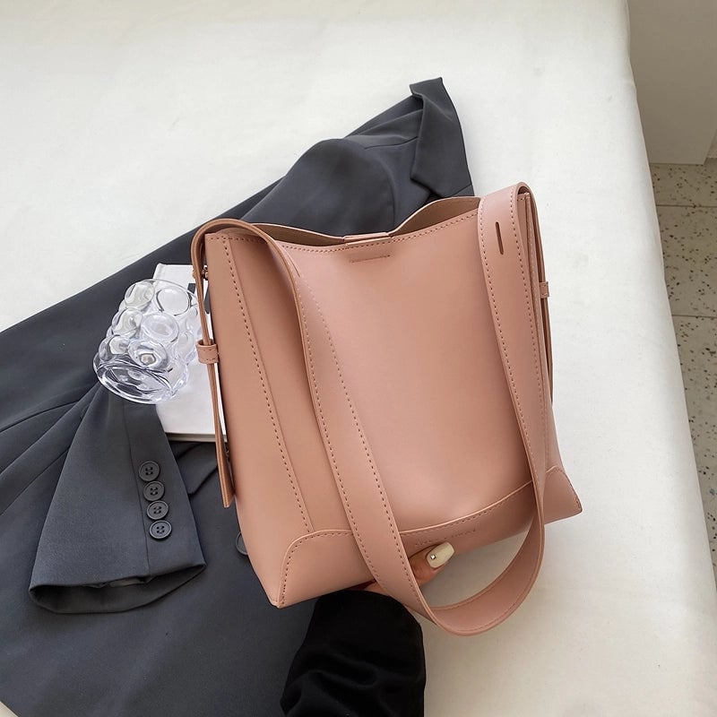 Women's All Seasons Pu Leather Solid Color Classic Style Bucket Magnetic Buckle Shoulder Bag