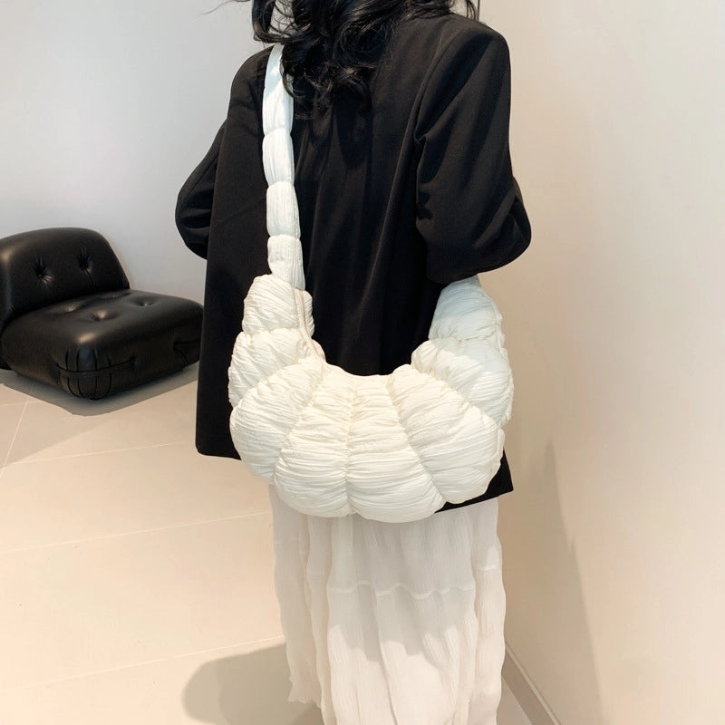 Women's Medium Nylon Solid Color Streetwear Zipper Cloud Shape Bag