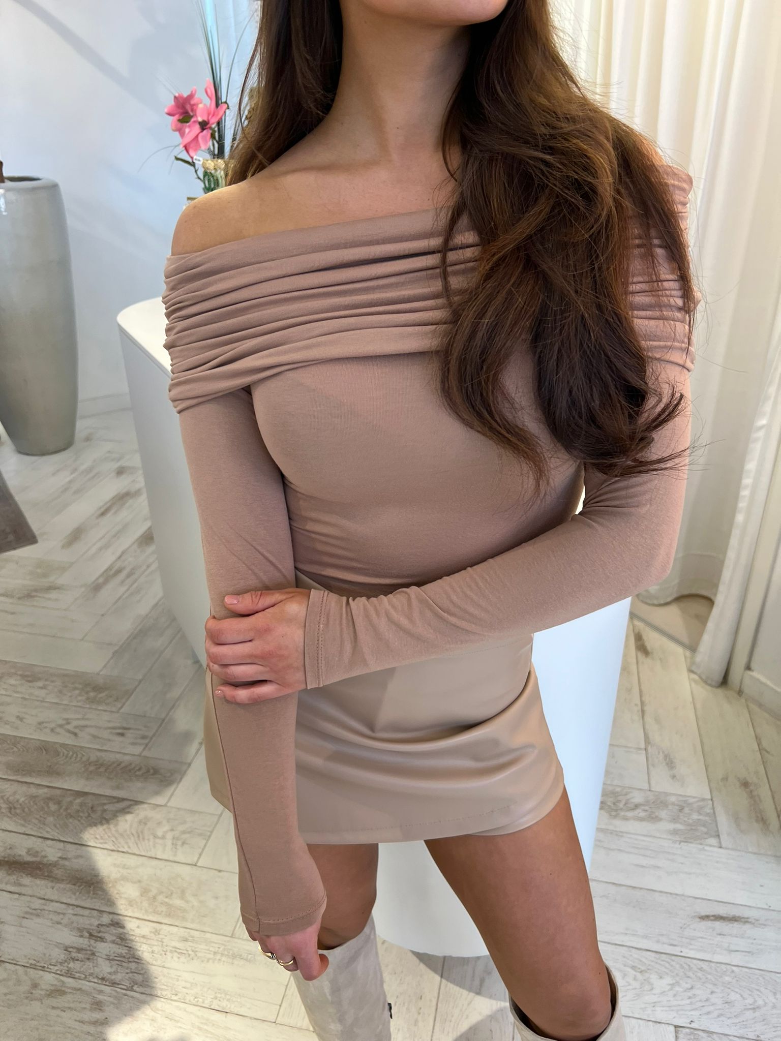 Lana off shoulder top camel