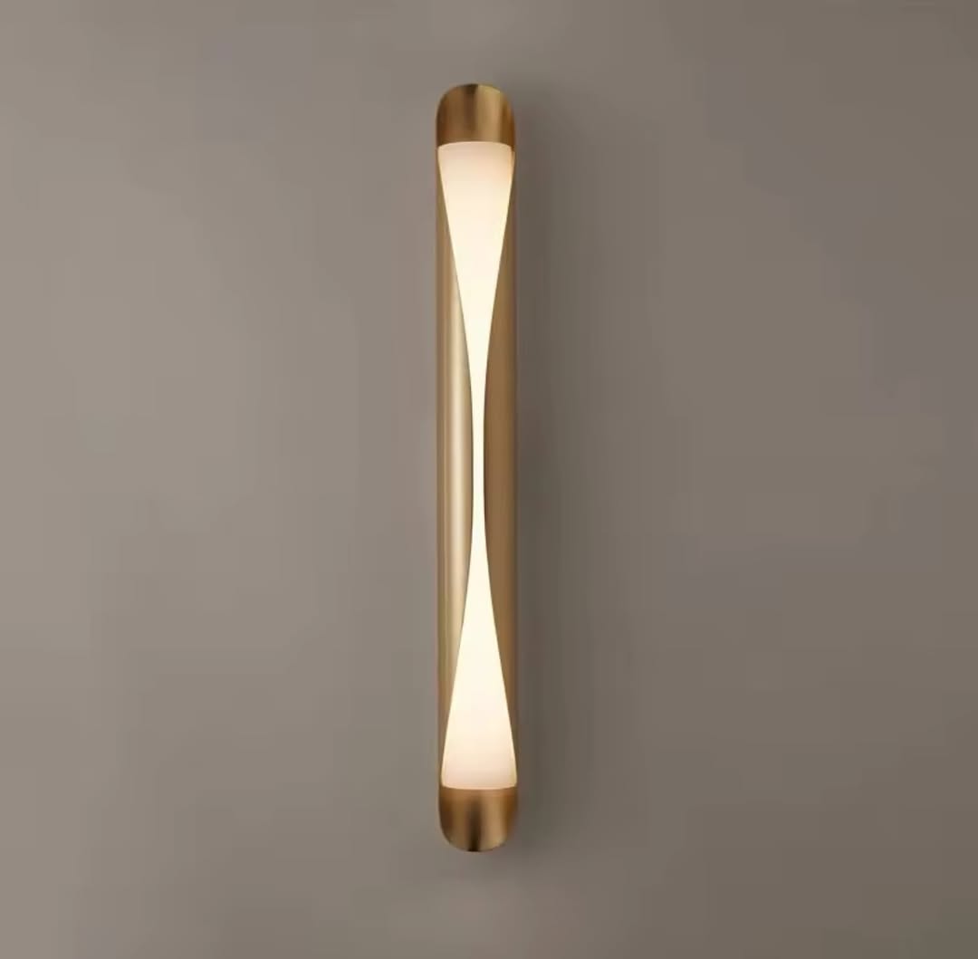 Sleek Gold Vertical Wall Light