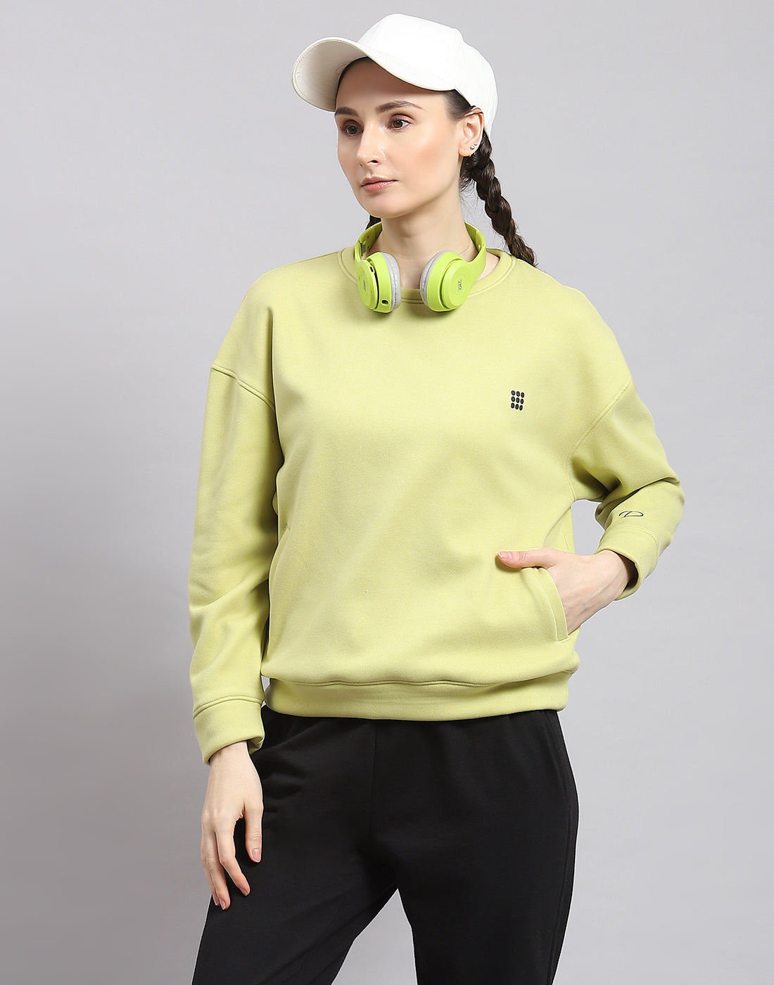 Women Green Solid Round Neck Full Sleeve Sweatshirt