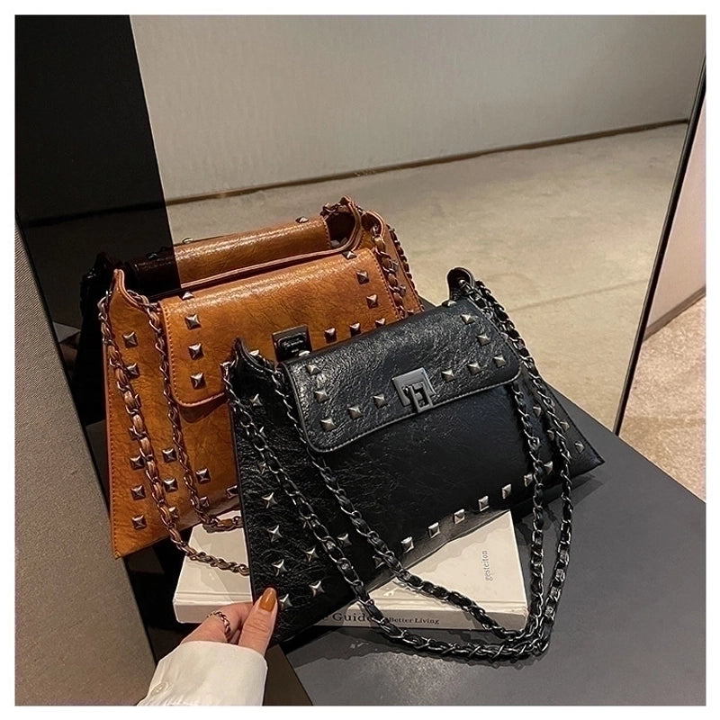 Women's Pu Leather Solid Color Streetwear Square Lock Clasp Shoulder Bag