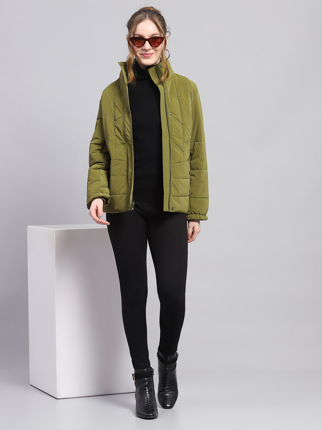 Women Green Solid High Neck Full Sleeve Jacket