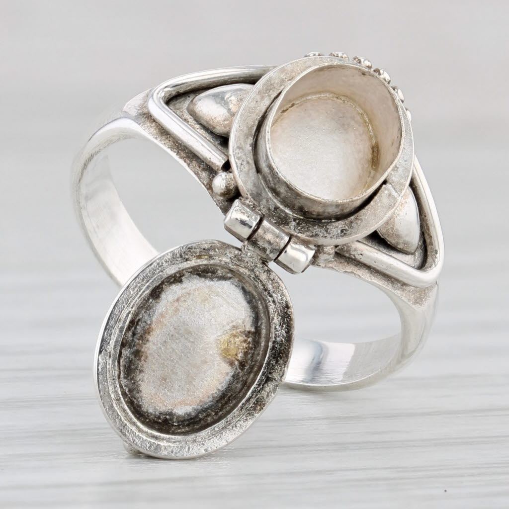 Black Glass Cabochon Snuff Ring Sterling Silver Size 7.5 Opens