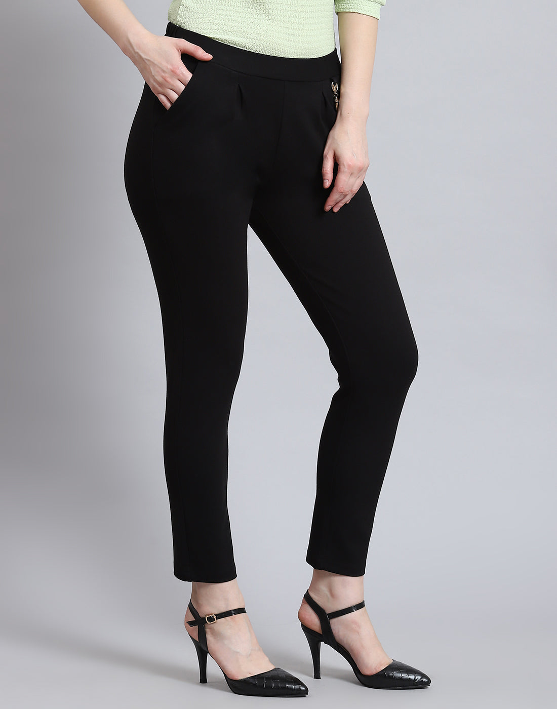 Women Black Solid Regular Fit Jegging