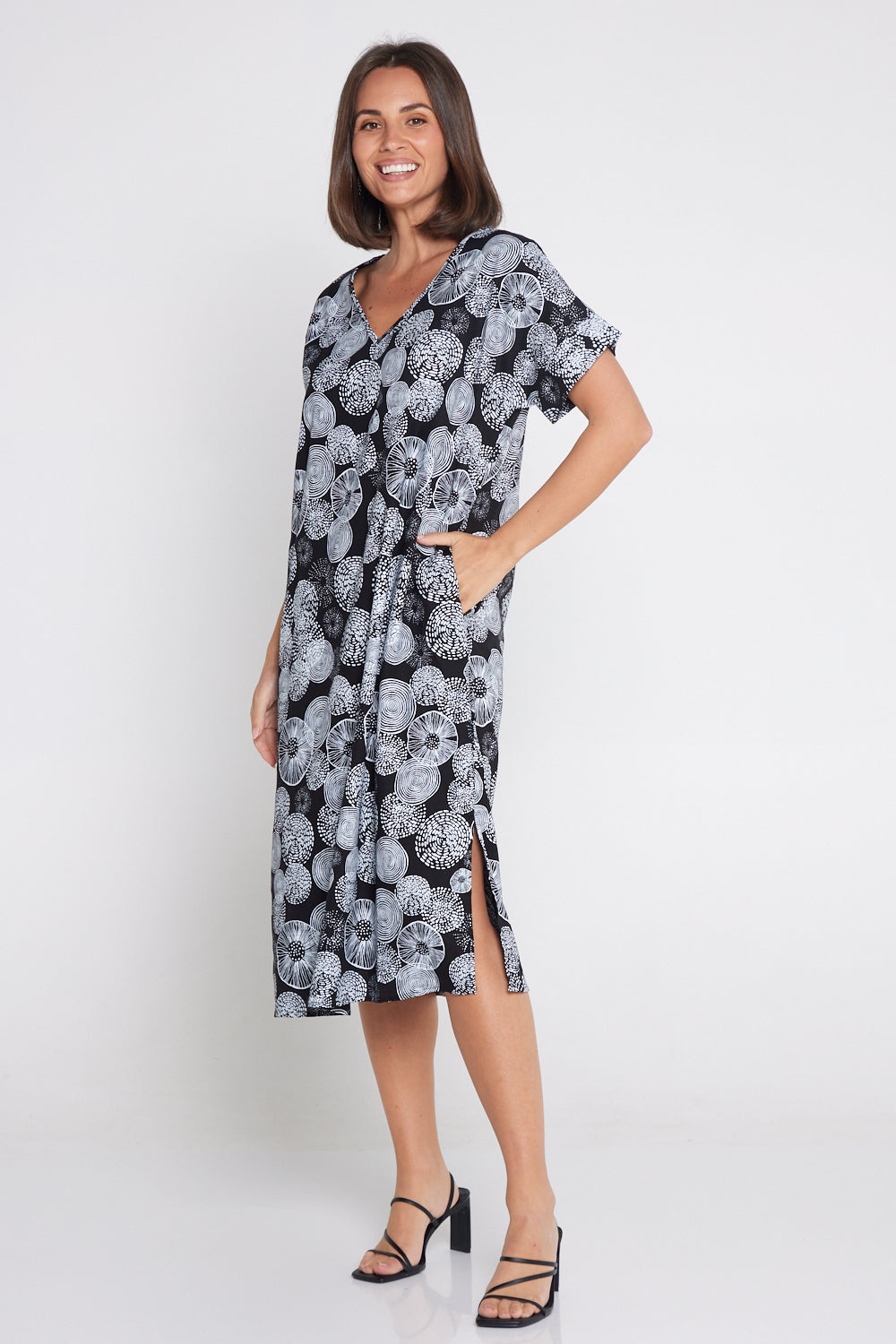 Esiteri Linen Dress - Black/White Circles